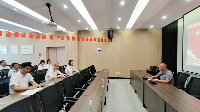 省黨代表、“早上好”書記陳重良為支部黨員上黨課_副本.jpg