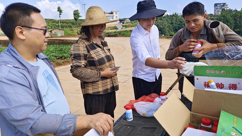 石原金牛為云南種植戶送技術(shù)、送優(yōu)惠